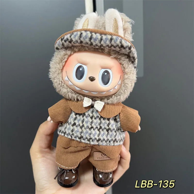 Plastic doll clothes for a 17cm tall vinyl figure on a white background.