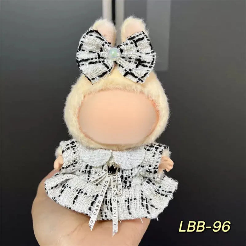 Plastic doll clothes for a 17cm tall vinyl figure on a white background.