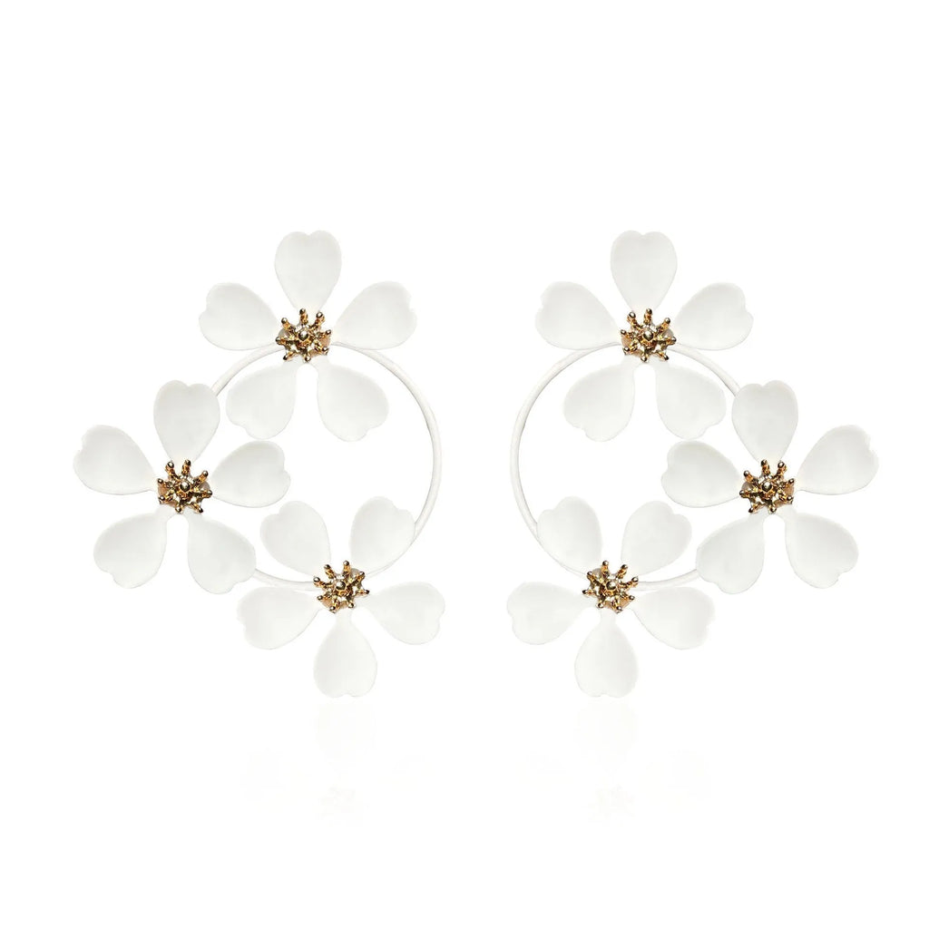 Retro flower-shaped fashion earrings for women in black and white colours with iron construction