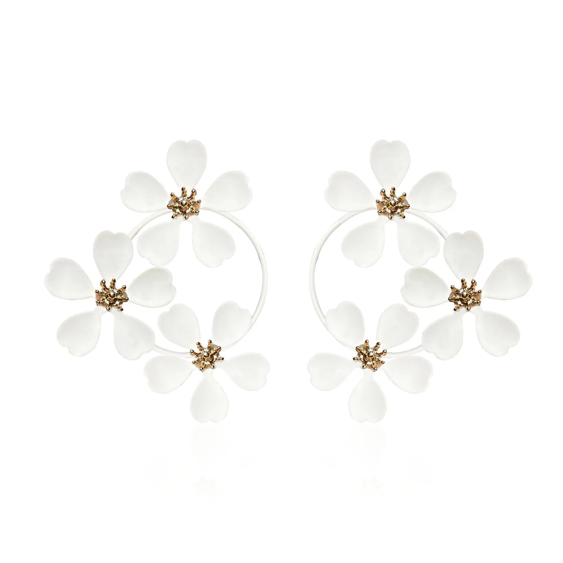 Retro flower-shaped fashion earrings for women in black and white colours with iron construction