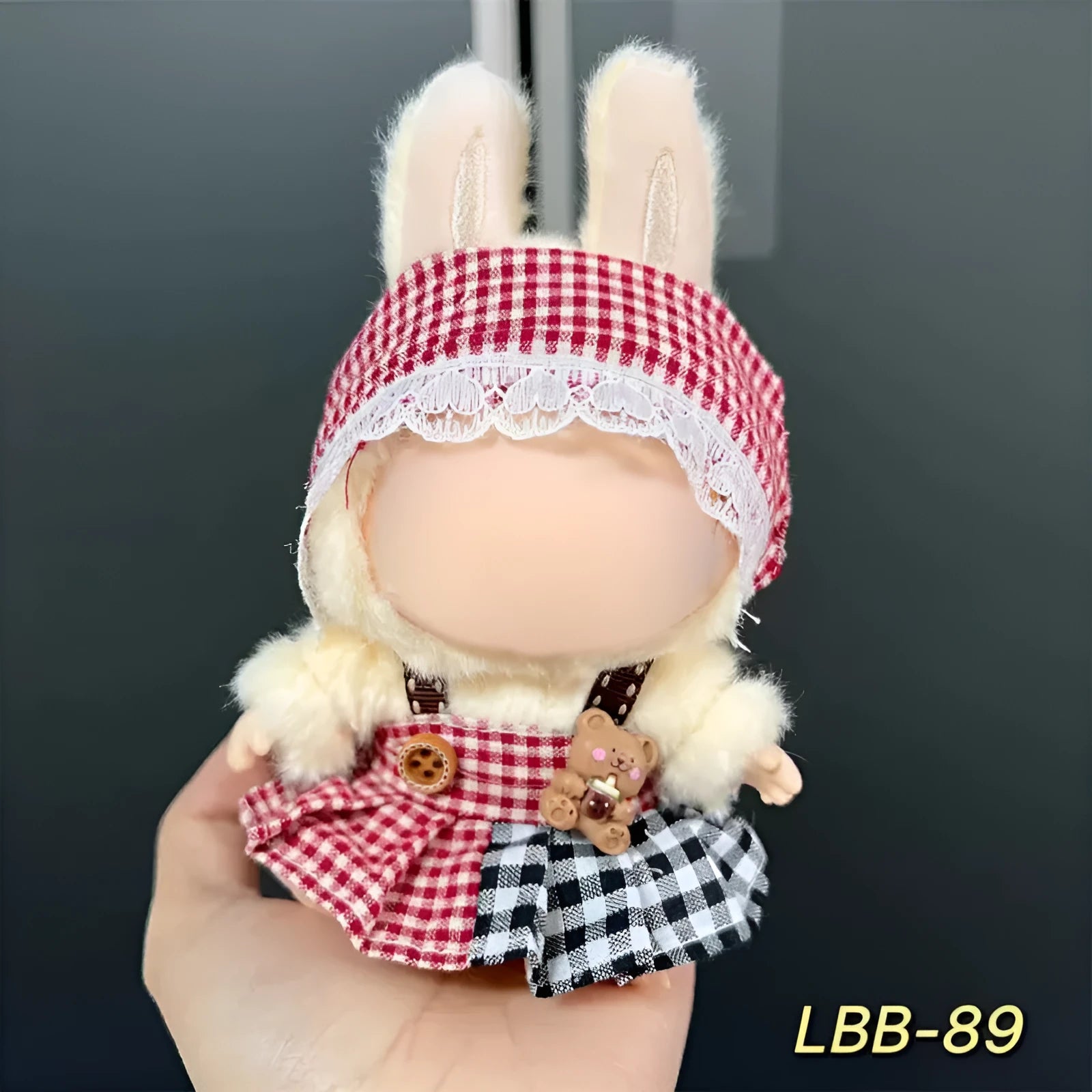 Plastic doll clothes for a 17cm tall vinyl figure on a white background.
