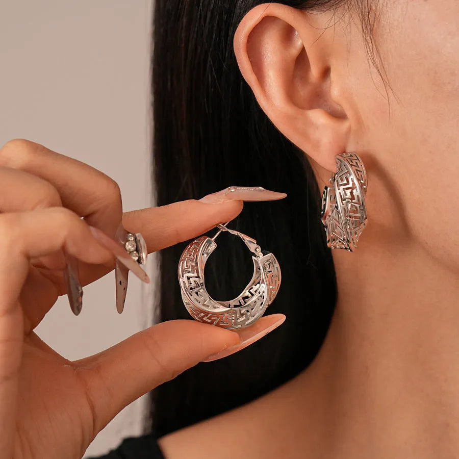 Geometric twisted round hollow stud earrings in gold or silver tone finish
