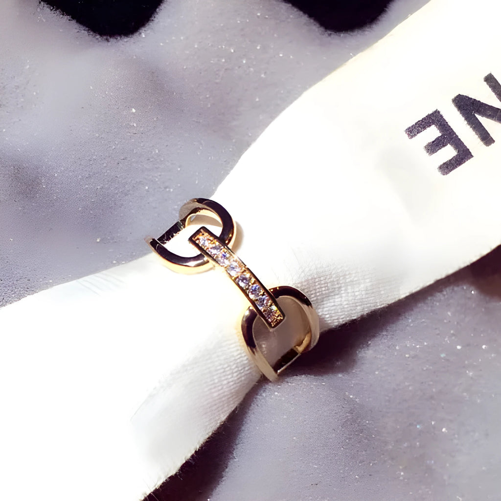Golden copper geometric women's ring with inlaid zircon stone in Han style.
