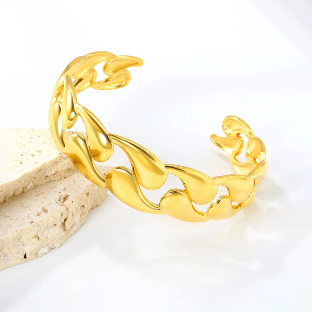 Stainless steel advanced style bracelet with a matching clasp in gold or silver tone.