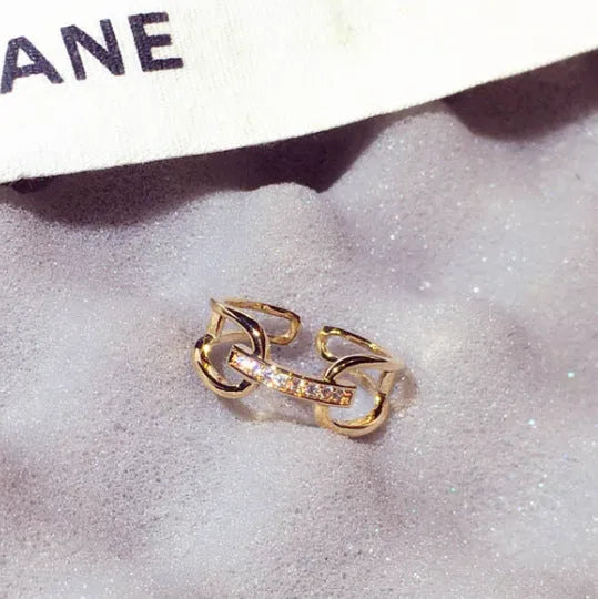 Golden copper geometric women's ring with inlaid zircon stone in Han style.