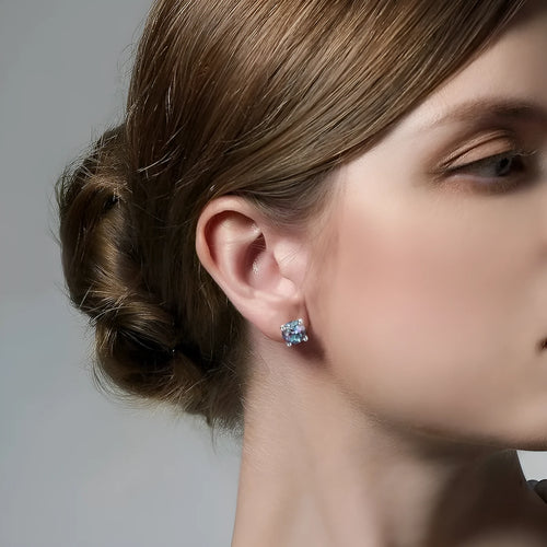Simple geometric Alexander Stone ear studs in 925 silver with round design.