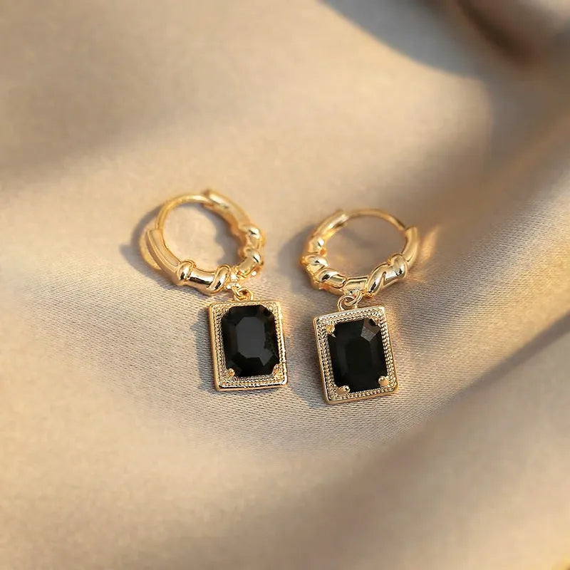 Geometric black zirconia and copper earrings with a quadrilateral shape, E2506 Black colour.