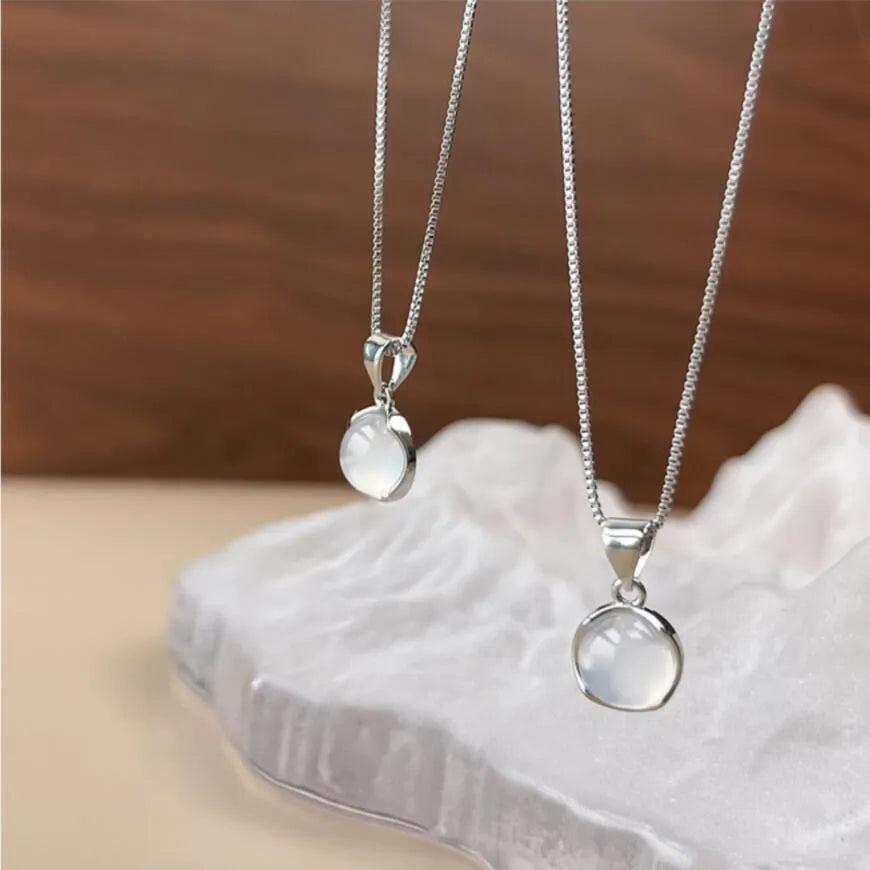 Korean-style women's necklace with geometric star pendant on adjustable box chain