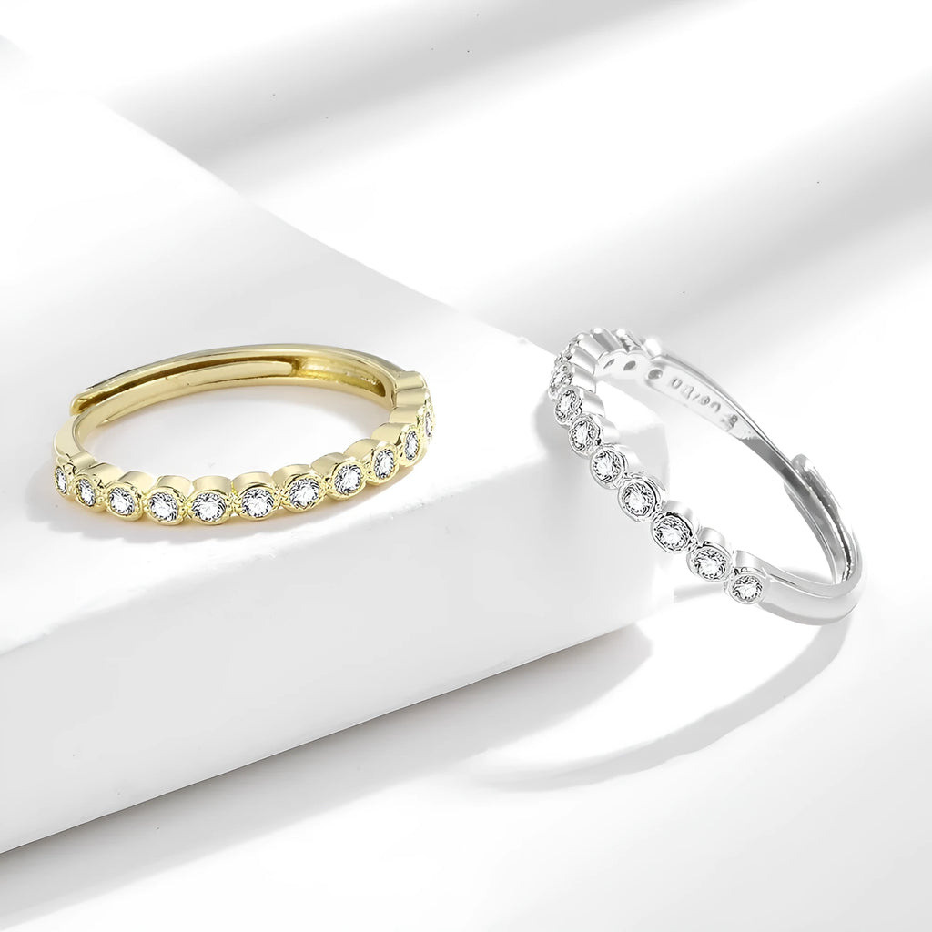 Women's open mouth geometric ring with a diamond tail, in white gold colour on a model's hand.