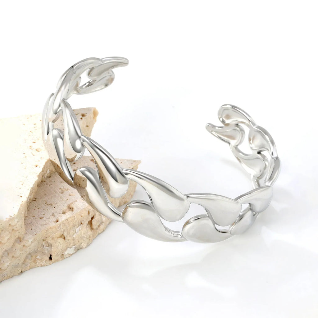 Stainless steel advanced style bracelet with a matching clasp in gold or silver tone.