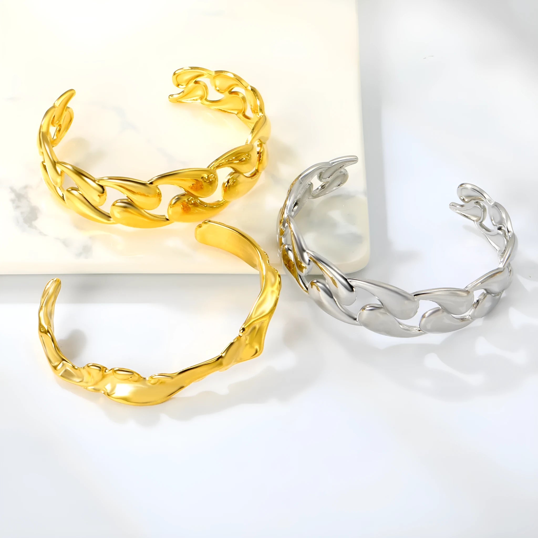 Stainless steel advanced style bracelet with a matching clasp in gold or silver tone.