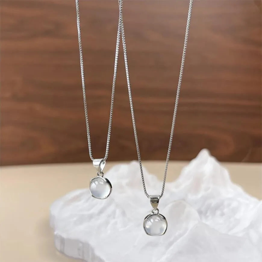 Korean-style women's necklace with geometric star pendant on adjustable box chain