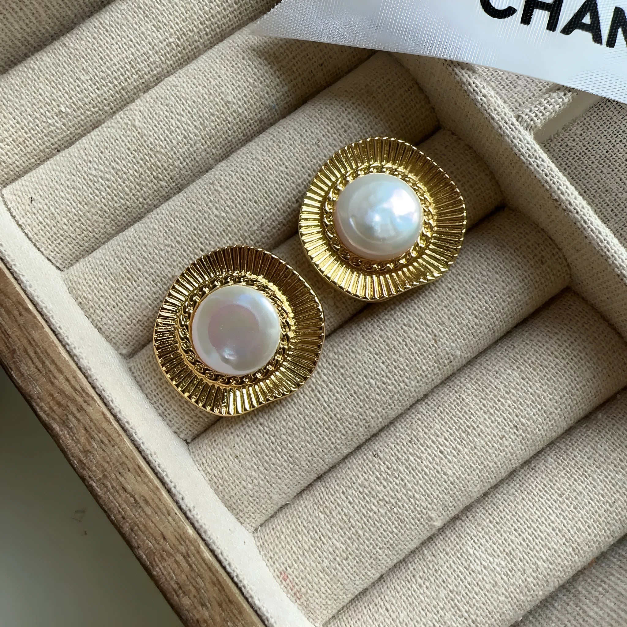 Round gold electroplated drop earrings with French retro design for women
