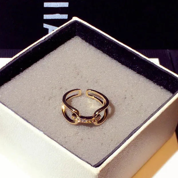 Golden copper geometric women's ring with inlaid zircon stone in Han style.