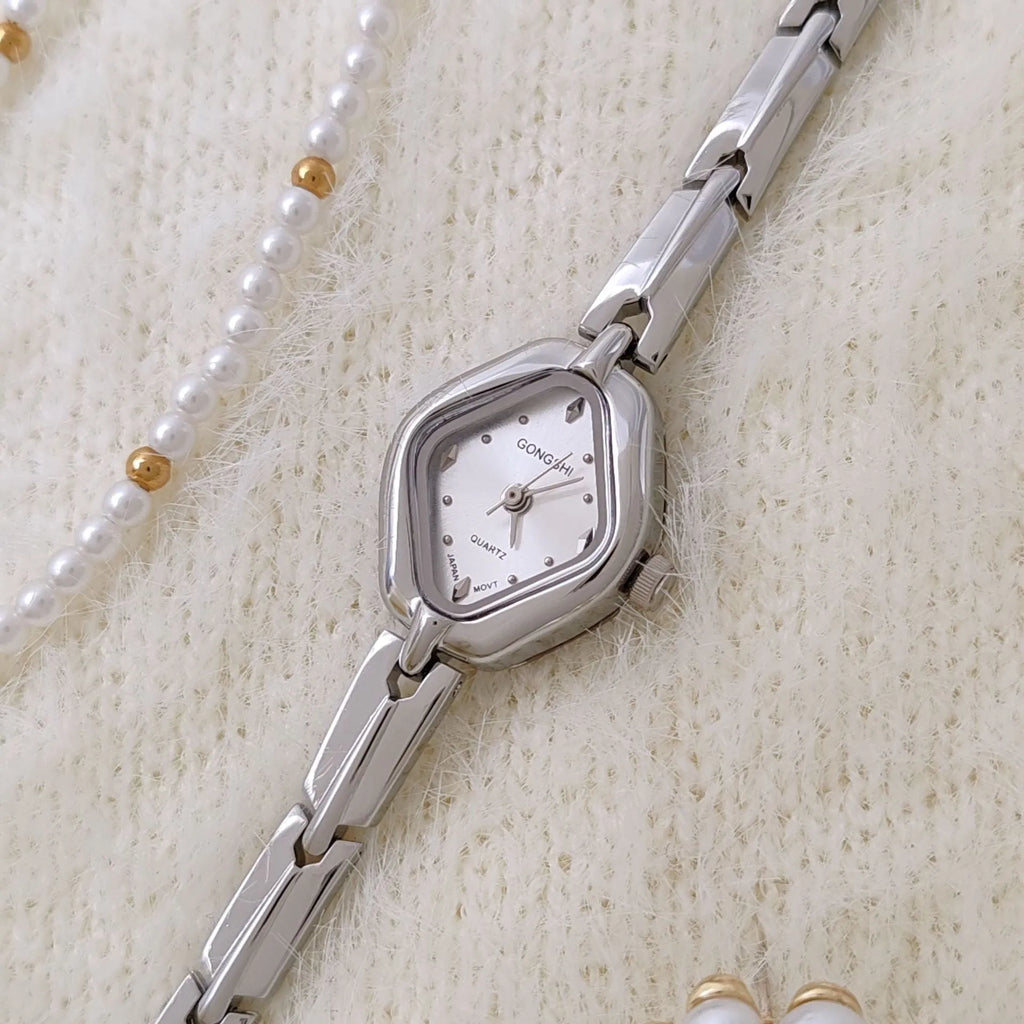 Women's gold bracelet watch with mineral glass face and metal chain strap