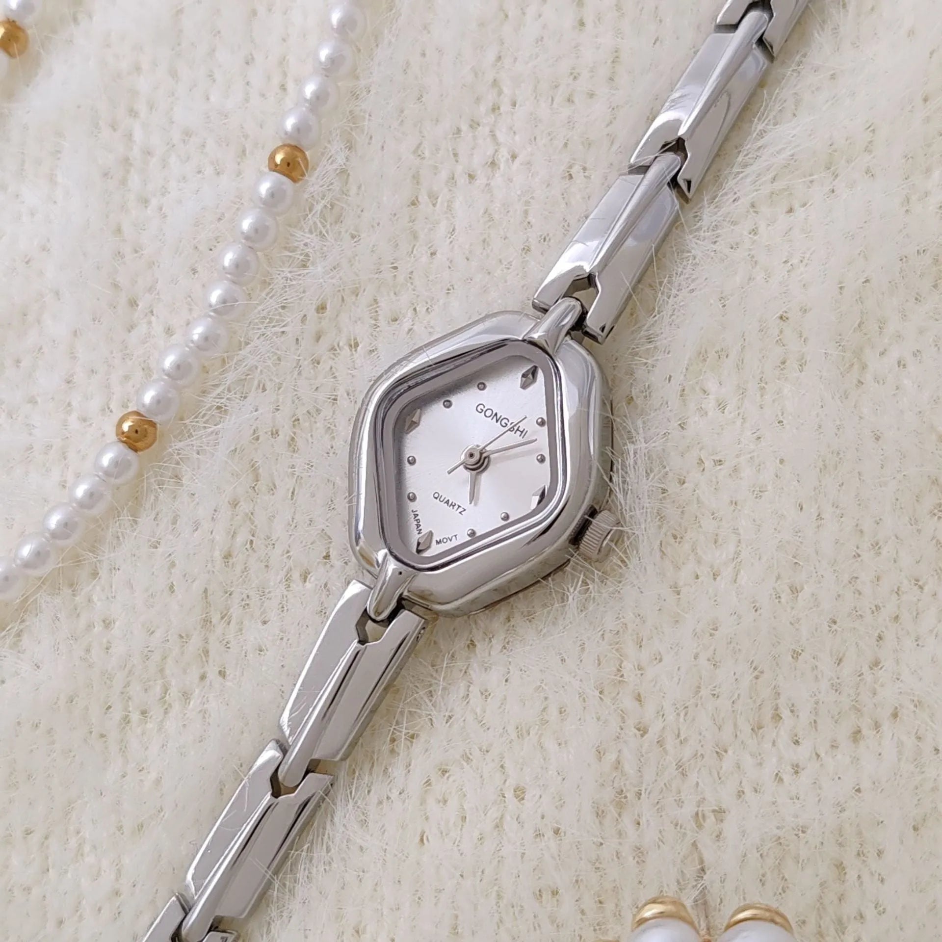 Women's gold bracelet watch with mineral glass face and metal chain strap