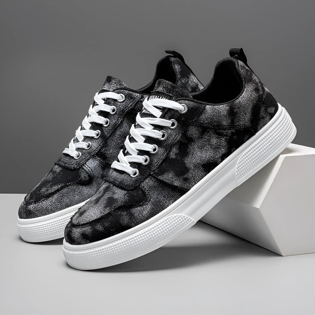 Men's low-top canvas sneakers with platform sole in blue, black, and khaki colours with lace-up front