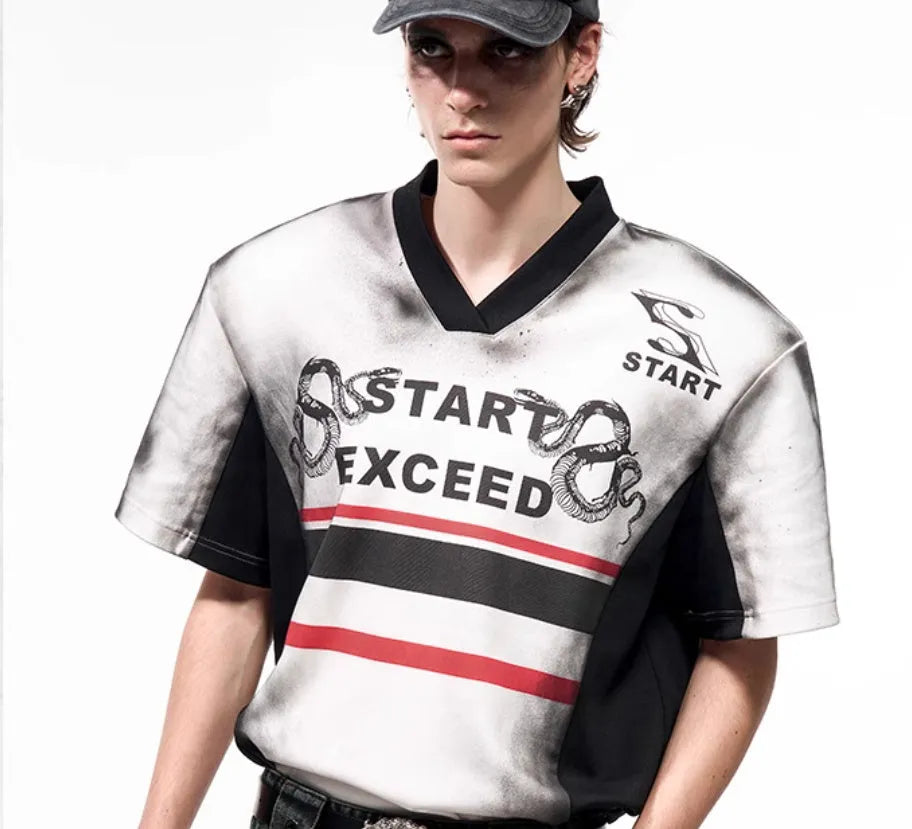 Korean style V-neck short sleeve T-shirt with snake letter pattern print and padded shoulders