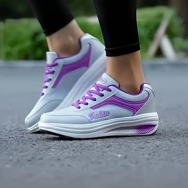 Women's heelless travel sports shoes in black with a 3-5cm mid-heel.
