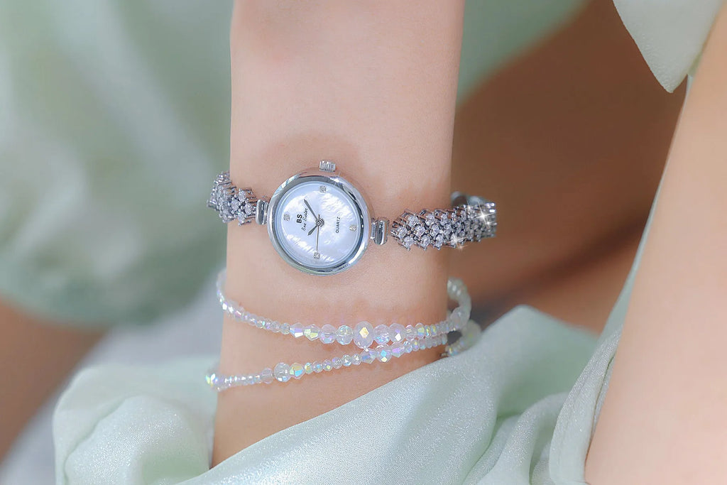 Mermaid light luxury diamond small chain watch in gold or silver with 7mm thickness and mineral glass mirror