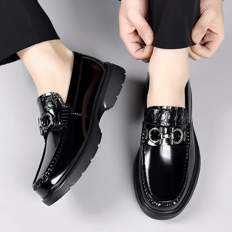Men's low-top cowhide leather retro casual shoes in black, rubber sole, sewing thread detail, side view