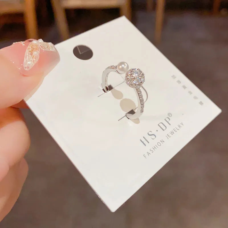Women's open-mouth adjustable ring with round zircon stone and pearl accent in gold or silver plating