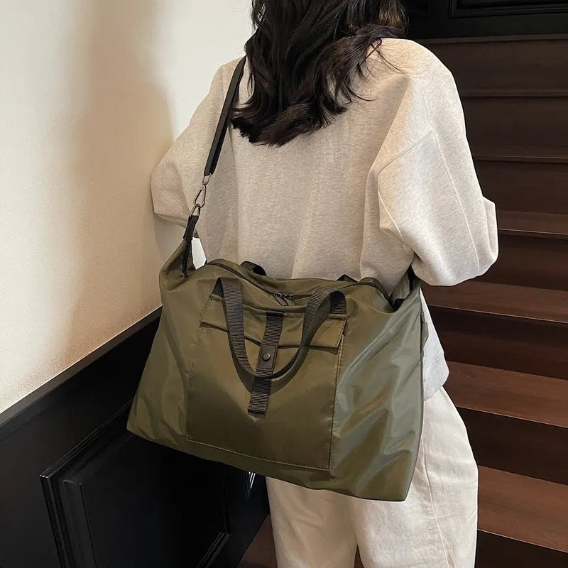 One-shoulder travel bag in oxford cloth with 36-55 litre capacity shown in grey colour