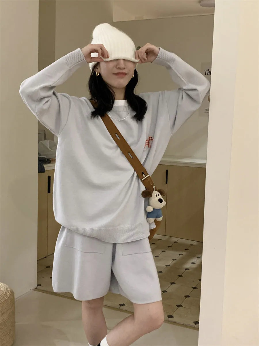 Casual knitted sweater and shorts suit with animal embroidery in imitation cashmere fabric