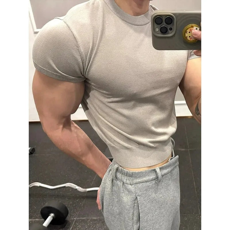 Men's knitted slim fit T-shirt in solid colour with cuff-closing short sleeves