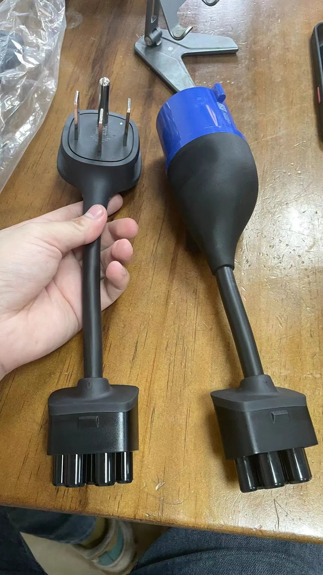 American standard car charger adapter cable with 3 metre length and 3.5mm diameter