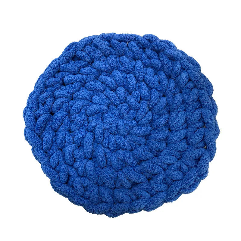 Hand-woven thermal wool pet mat in creamy white for dogs and cats, available in multiple sizes