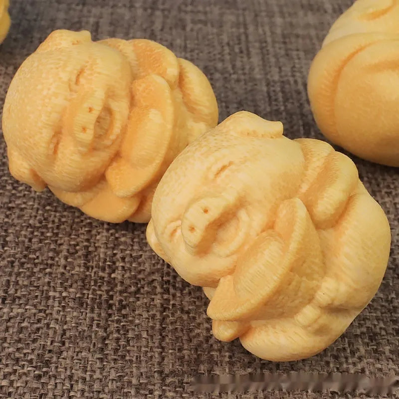 Solid bamboo ingot pig carving ornament, 4cm tall, cute style decorative gift.