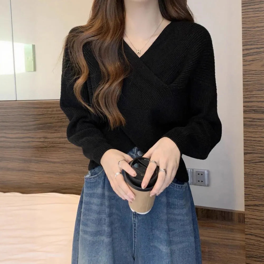 Lazy short sweater design blouse in loose fit, long sleeves, Black colour option