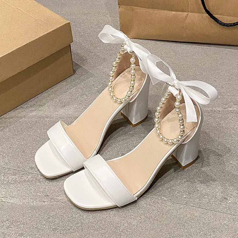 White women's sandals with pearl bow buckle, chunky heel 6-8cm, open square toe, rubber sole