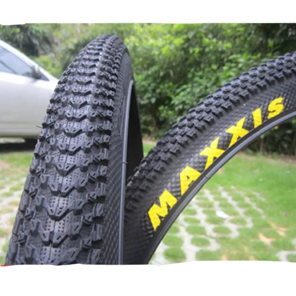 Ultralight mountain bike tyre with black tread and optional white sidewall, shown in sizes 26, 27.5 and 29 inch.