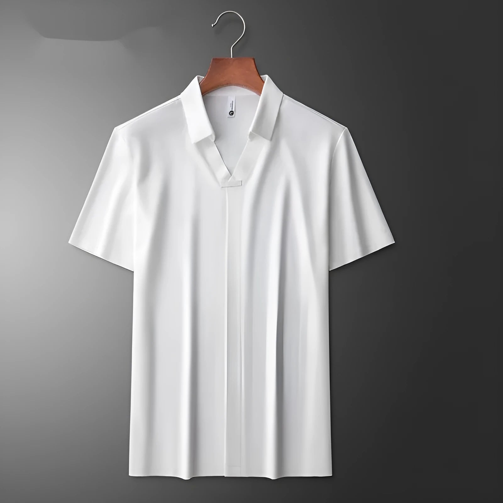 Men's lapel polo short-sleeved T-shirt in slim fit design available in three colours