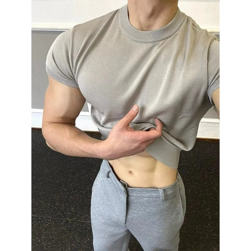 Men's knitted slim fit T-shirt in solid colour with cuff-closing short sleeves