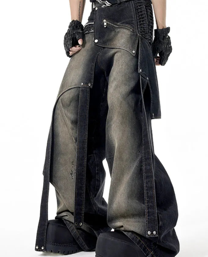 Youthful deconstruction worn jeans in cotton with front zipper available in sizes S M L XL