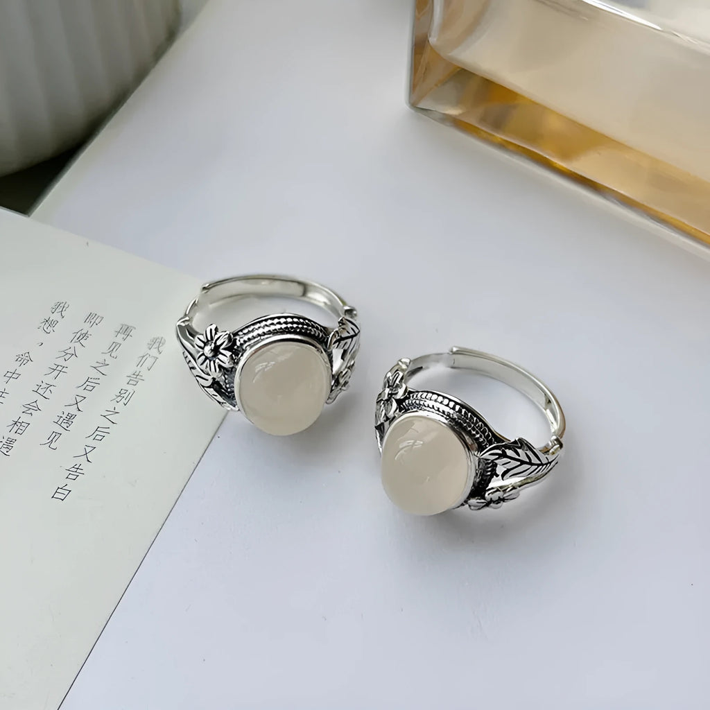 Adjustable vintage copper ring with white chalcedony colour and U-shaped open design
