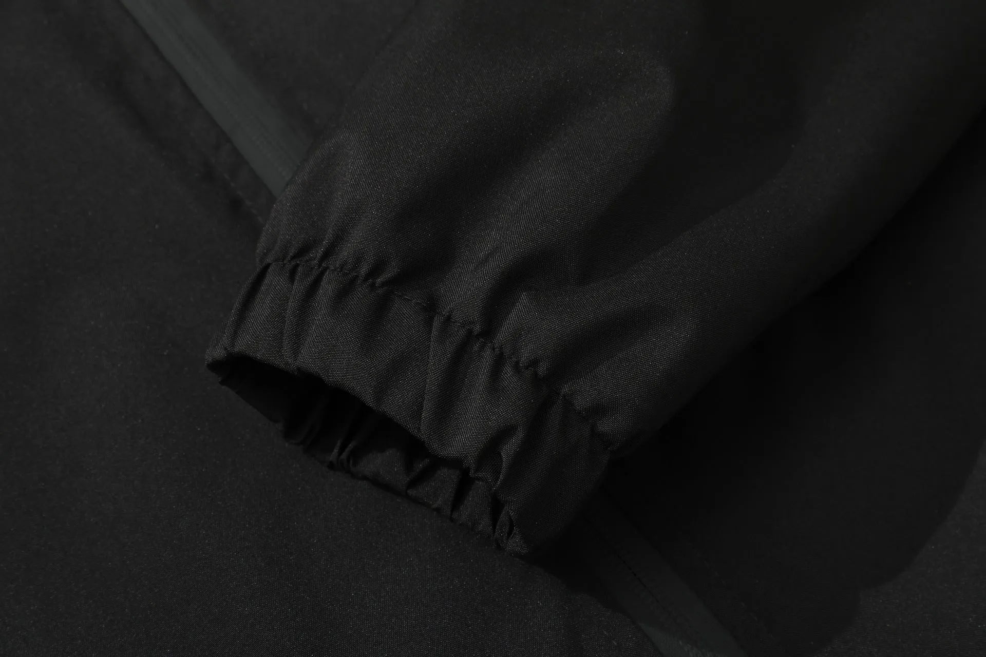 Outdoor wild jacket in black, long sleeves, 100% polyester for spring and autumn wear