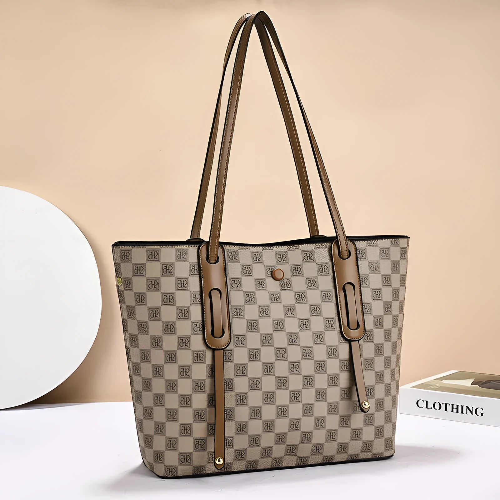 Soft PU women's shoulder messenger bag in retro style with square shape and sandwich pocket.