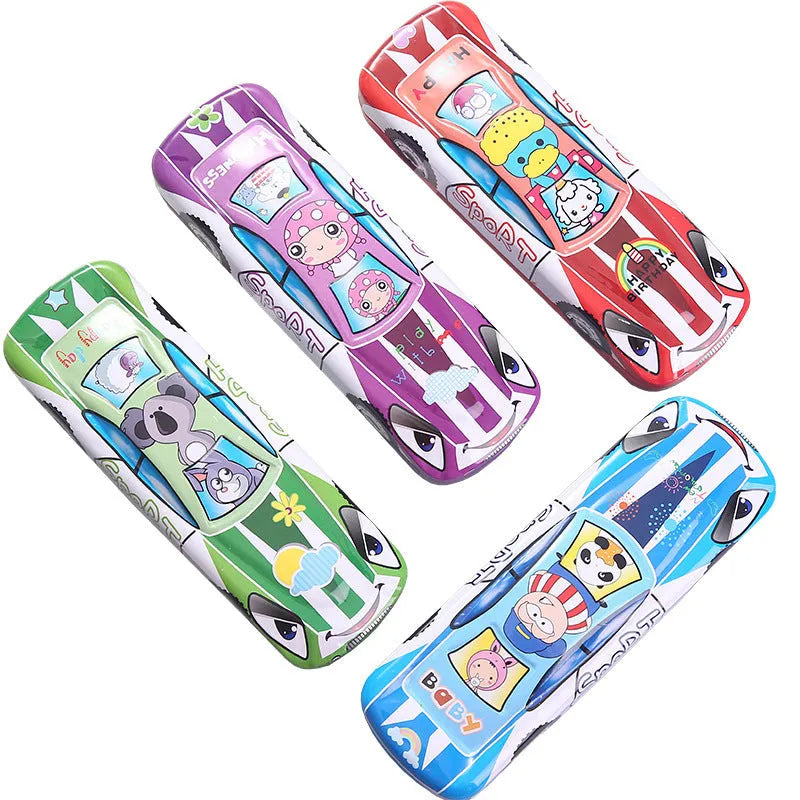 Car-shaped tinplate pencil case with cartoon racing pattern and double-layer organisation measuring 20x6.5x3 cm
