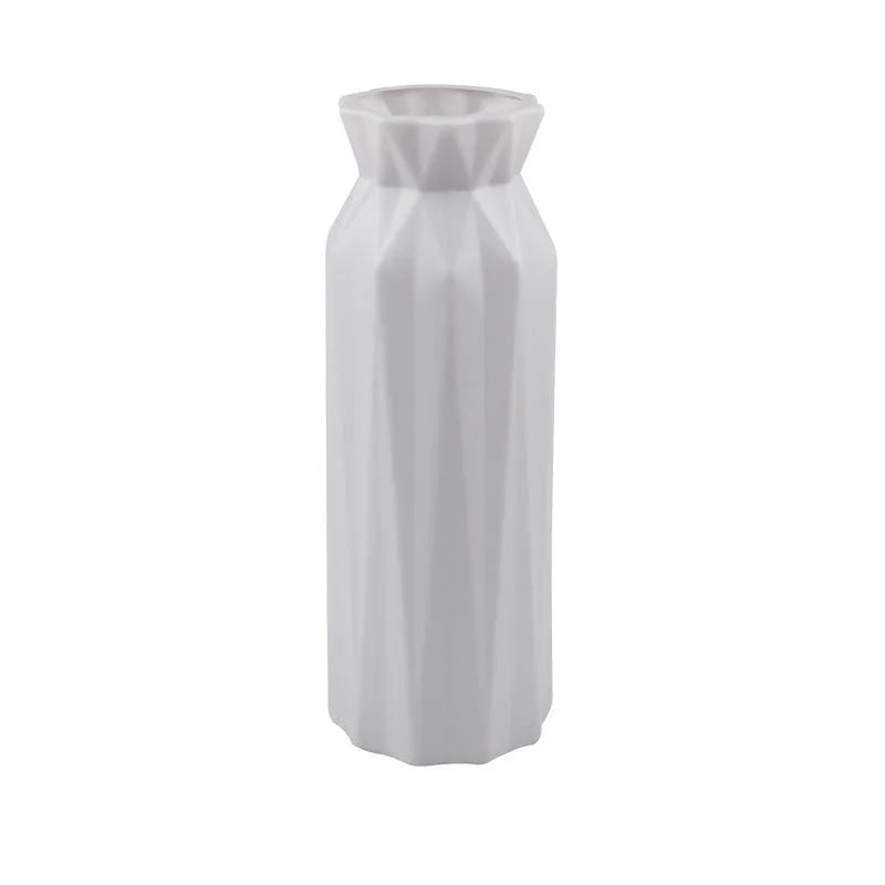 Simple drop-resistant melamine plastic vase in green, grey, pink or white with a 7.2 cm base.