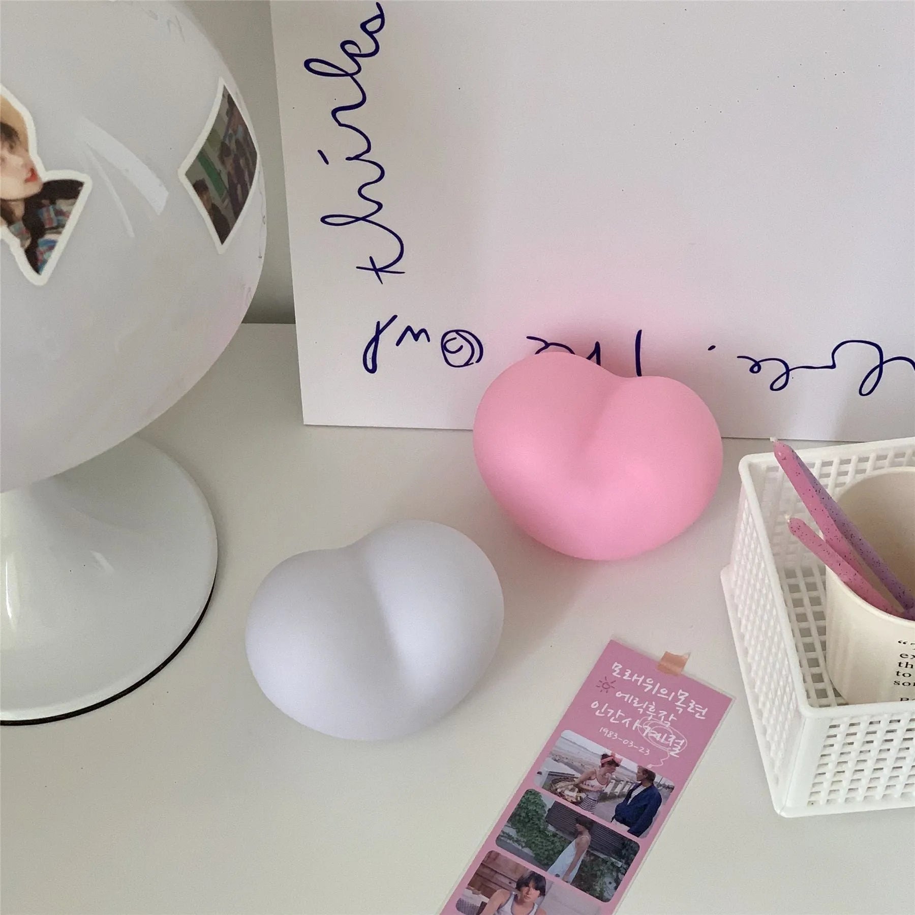 Vinyl atmosphere lamp with warm glow LED lighting in pink or white colour options