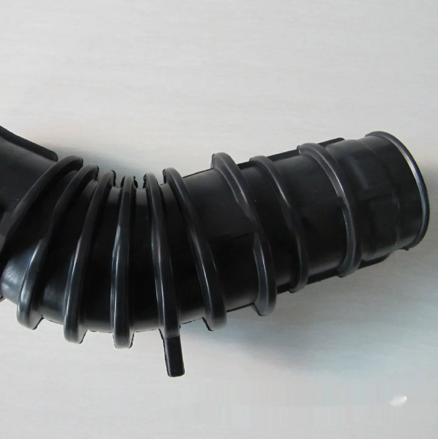 Black EPDM rubber air intake hose 95479322 270mm long 67mm diameter for Daewoo Opel