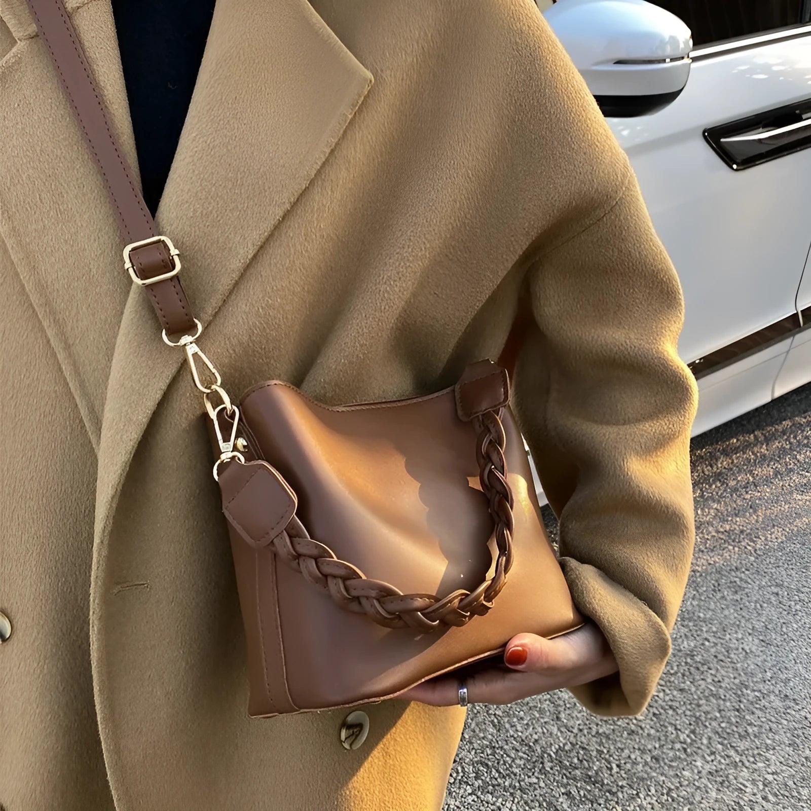 Retro one-shoulder crossbody bucket bag in woven PU material, shown in khaki colour.
