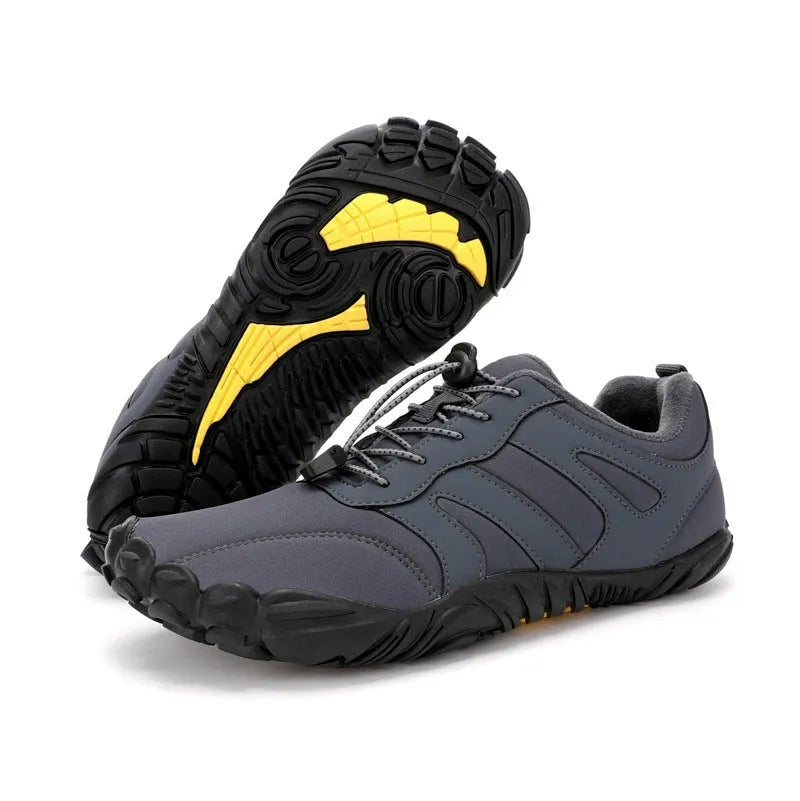 Men's thick bottom breathable FiveFingers boots in army green for hiking on natural grassland