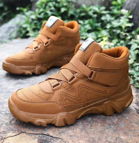 Men's casual shoe in microfiber leather available in multiple colours and sizes.
