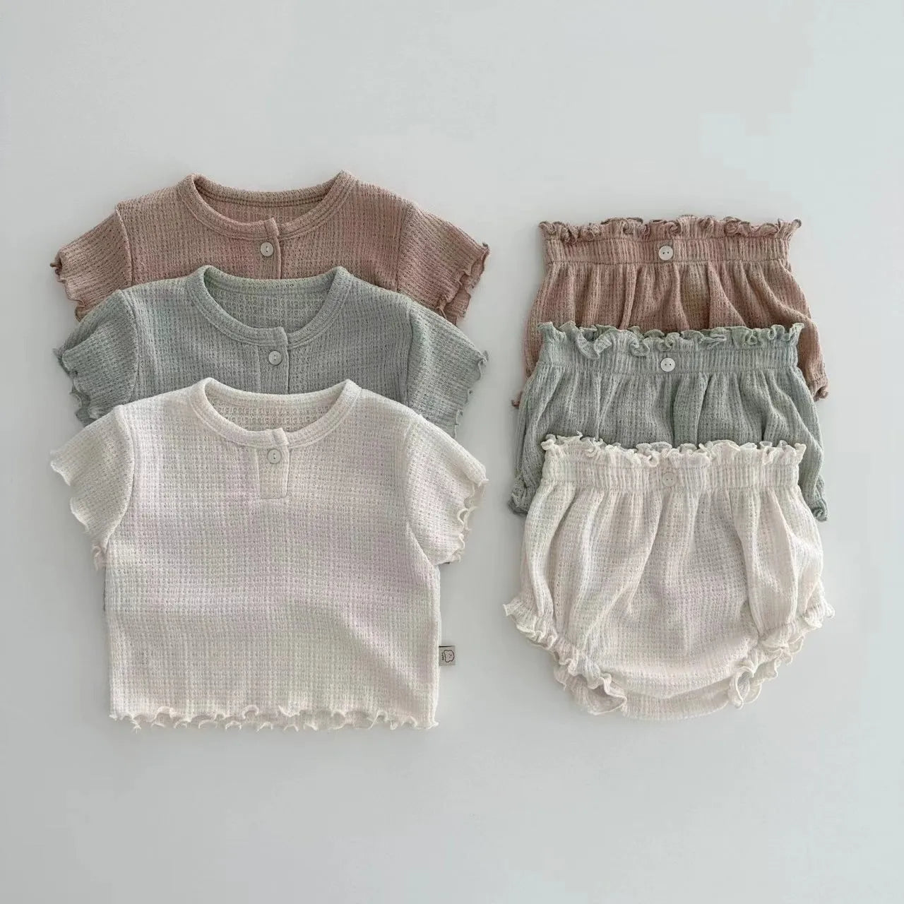 Cotton baby two-piece set with short sleeve top and shorts in light pink