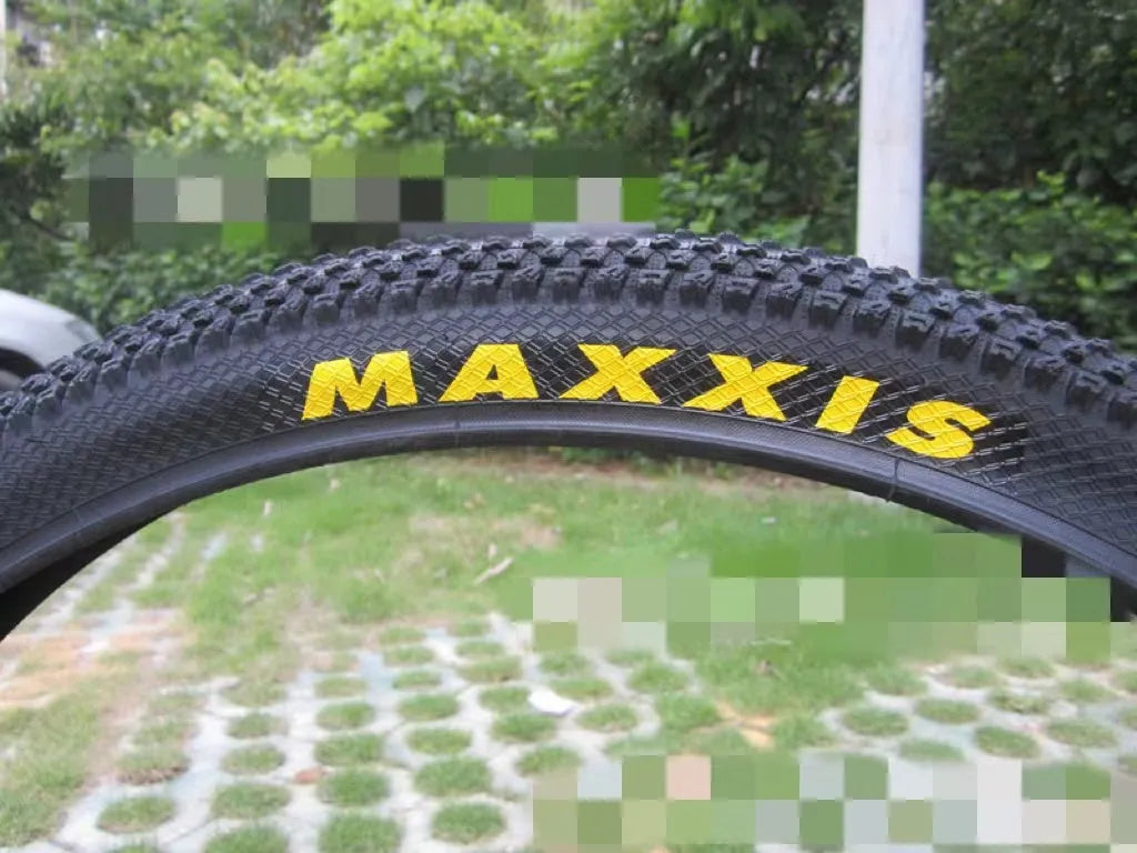 Ultralight mountain bike tyre with black tread and optional white sidewall, shown in sizes 26, 27.5 and 29 inch.